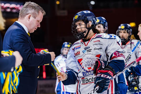 Linköpings Sidney Morin tilldelas sin silvermedalj