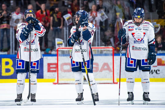 Linköpings Moa Wernblom i mitten deppar