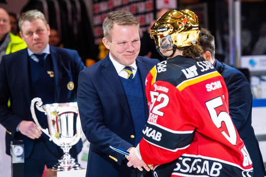 Luleås målvakt Sara Grahn tar emot pris som årets