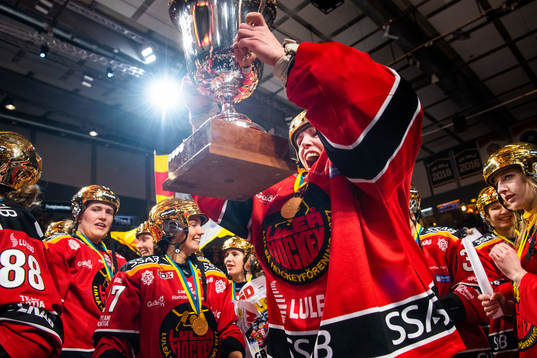 Luleås målvakt Sara Grahn jublar