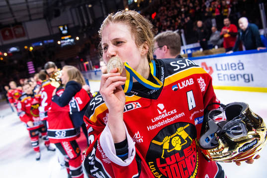Luleås Johanna Fällman med guldmedaljen