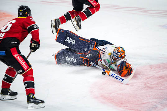 Växjös målvakt Viktor Fasth och Luleås Isac Lundeström