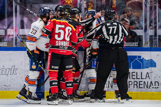 Bråk mellan Växjös Roman Horak, Luleås Daniel Sondell