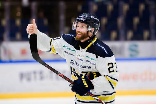 s Robin Figren jublar och tackar publiken