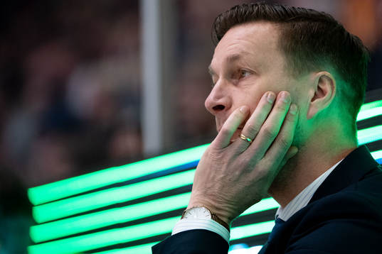 Färjestads tränare Johan Pennerborn deppar
