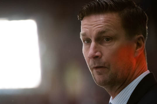 Färjestads tränare Johan Pennerborn deppar