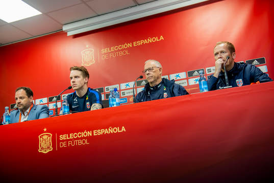 Stefan Johansen of Norway, Lars Lagerbäck, head coach of
