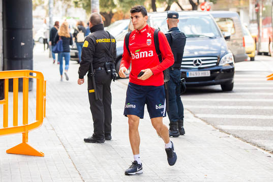 Mohamed Elyounoussi of Norway arrives the stadium