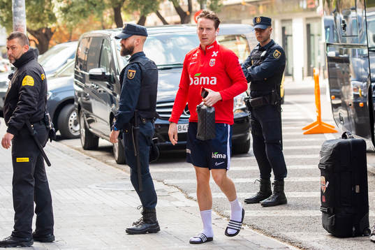Stefan Johansen of Norway arrives the stadium