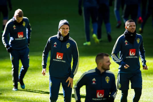 Sweden's Albin Ekdal (2nd L)