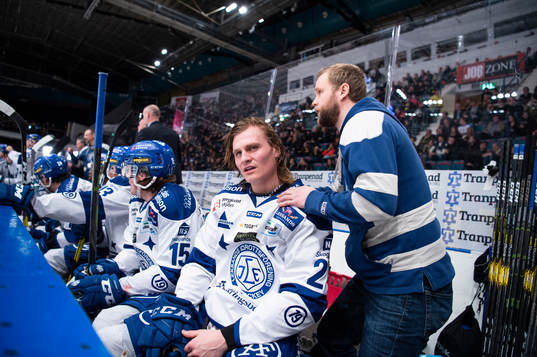 Leksands Anton Karlsson får behandling