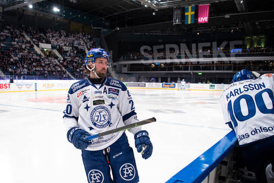 Leksands Mattias Karlsson med en avbruten klubba