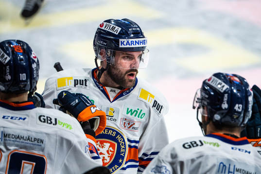 Växjös Linus Fröberg jublar