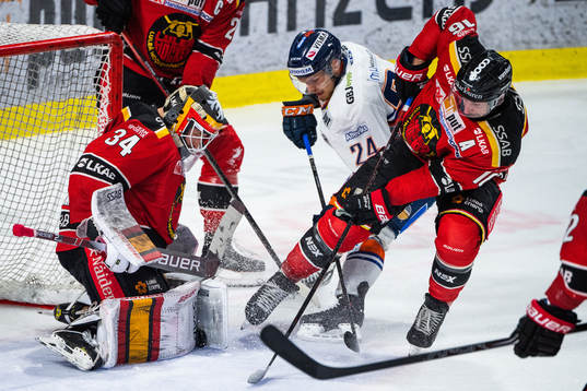 Luleås målvakt Joel Lassinantti, Växjös Brendan