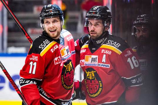Luleås Petter Emanuelsson och Niklas Olausson jublar