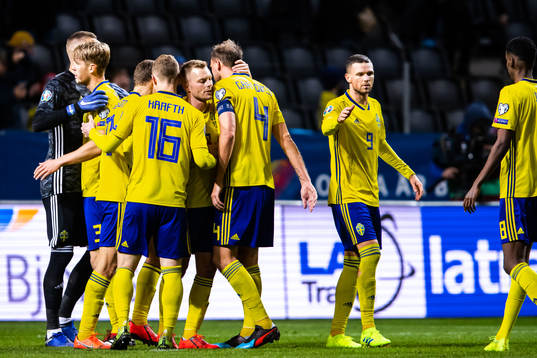 Players of Sweden celebrates