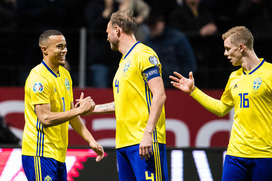 Robin Quaison, Andreas Granqvist and Emil Krafth celebrates