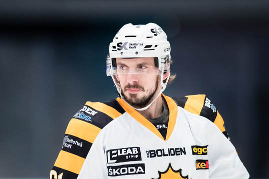 Skellefteås Fredrik Lindgren på uppvärmningen