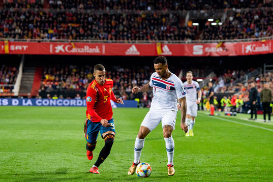 Rodrigo Moreno Machado of Spain and Joshua King of Norway