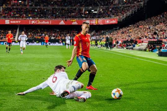 Håvard Nordtveit of Norway and Sergio Canales of Spain