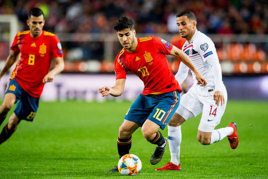 Marco Asensio of Spain and Omar Elabdellaoui of Norway