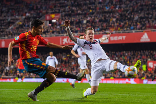 Jesus Navas of Spain and Stefan Johansen of Norway