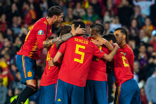 Players of Spain celebrates