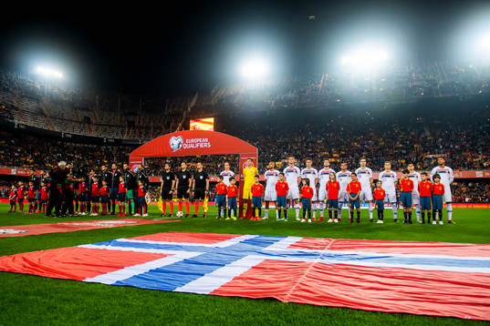 The players of Spain and of Norway