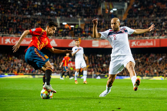 Jesus Navas of Spain and Haitam Aleesami of Norway