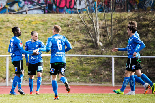 Halmstads Sadat Karim och Pontus Silfwer jublar