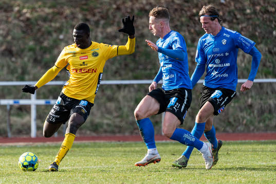 Elfsborgs Marokhy Ndione samt Halmstads Andreas Bengtsson