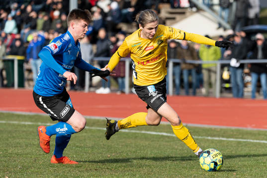 Elfsborgs Pawel Cibicki och Halmstads Jonathan Svedberg