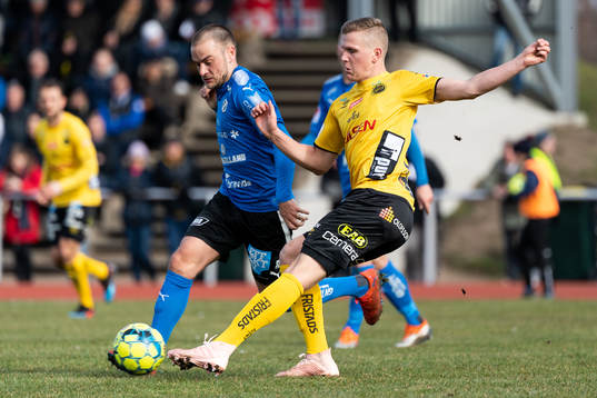Elfsborgs Joakim Nilsson och Halmstads Pontus Silfwer