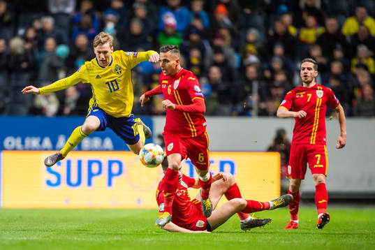Emil Forsberg of Sweden and Cristian Manea of Romania