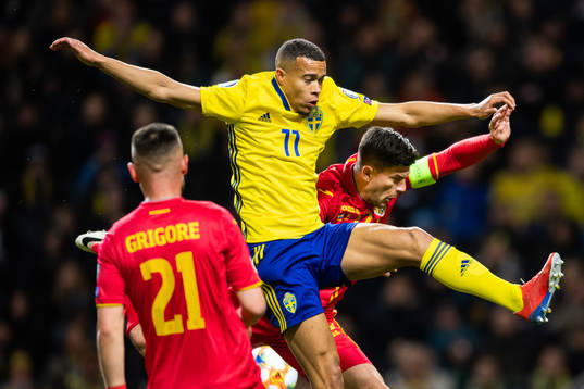 Robin Quaison of Sweden and Cristian Sapunaru of Romania