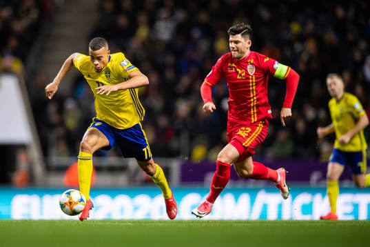 Robin Quaison of Sweden and Cristian Sapunaru of Romania