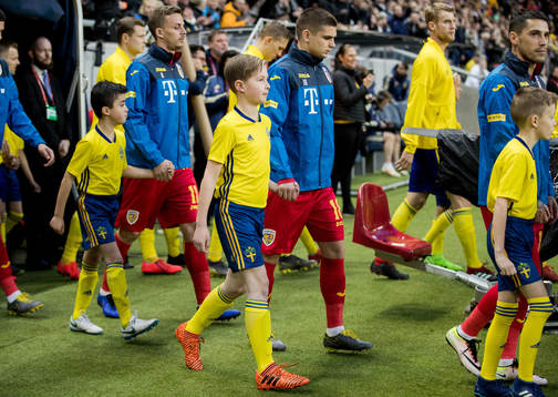 Razvan Marin of Romania with mascots
