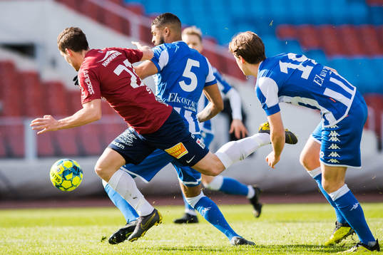 Örgrytes Victor Sköld faller