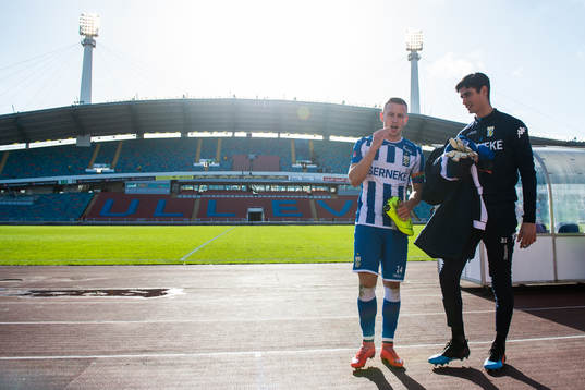 IFK Göteborgs Sebastian Ohlsson och målvakt Tom Amos