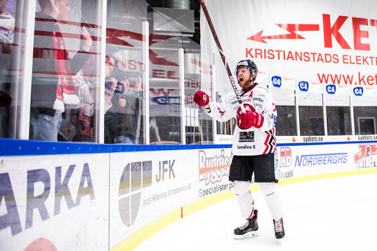 Vita Hästens Christopher Fish jublar