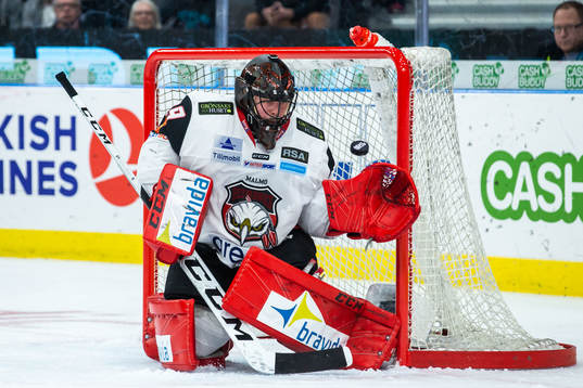 Malmö Redhawks målvakt Oscar Alsenfelt släpper in 1-0
