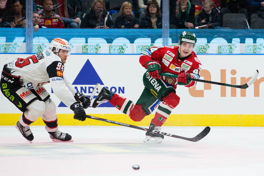 Malmö Redhawks Carl Persson och Frölundas Jacob Peterson