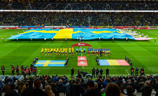 Players of Sweden and of Romania