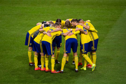 Players of Sweden gather