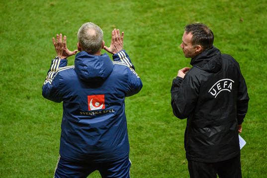 Head coach Janne Andersson of Sweden and Fourth official