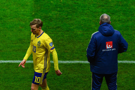 Head coach Janne Andersson and Emil Forsberg of Sweden