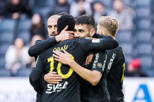 s Stefan Silva jublar med lagkamrater