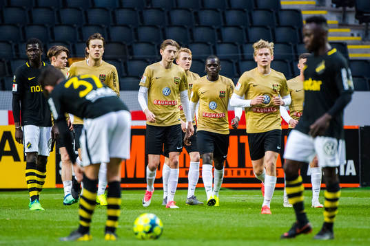 Brommapojkarnas spelare jublar