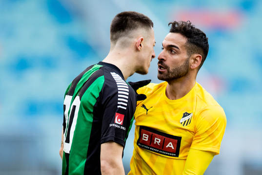 GAIS Leonard Pllana och Häckens Mervan Celik