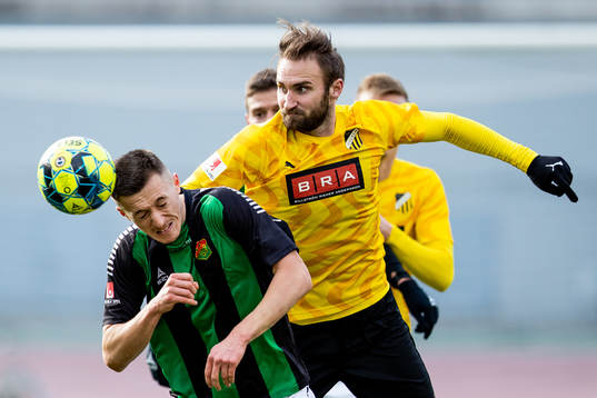 GAIS Leonard Pllana mot Häckens Oskar Sverrisson